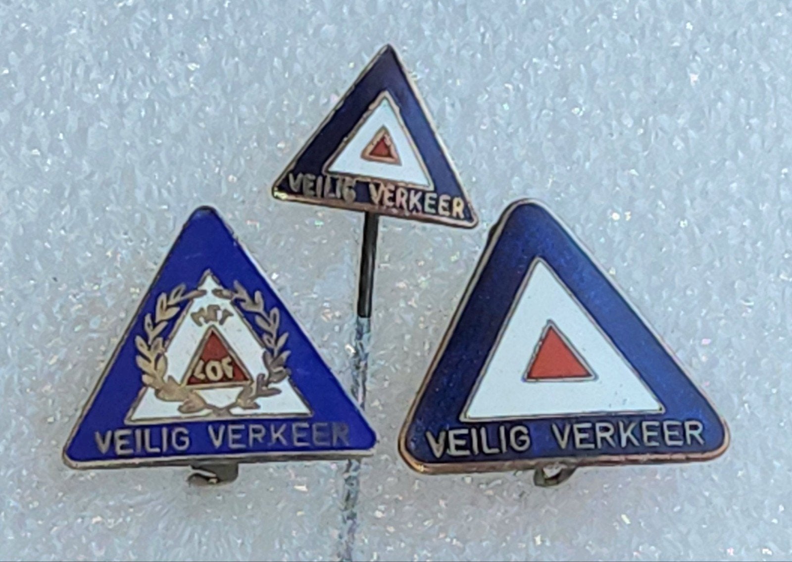 3 Emaille Speldjes Veilig Verkeer, Ophalen of Verzenden, Gebruikt, Overige onderwerpen, Speldje of Pin
