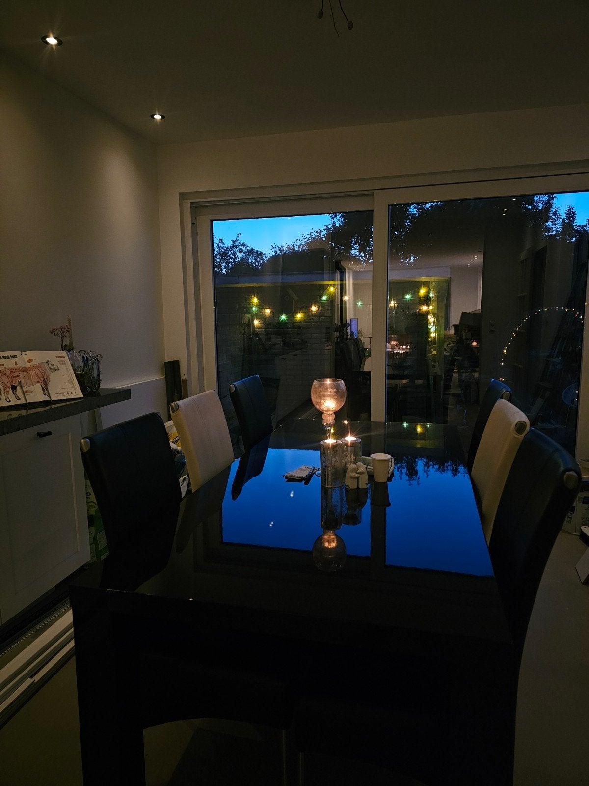 gratis! Zwarte Hoogglans Eettafel - 220x90 cm (Poot beschadi, Huis en Inrichting, Tafels | Eettafels, Ophalen, Gebruikt, 200 cm of meer
