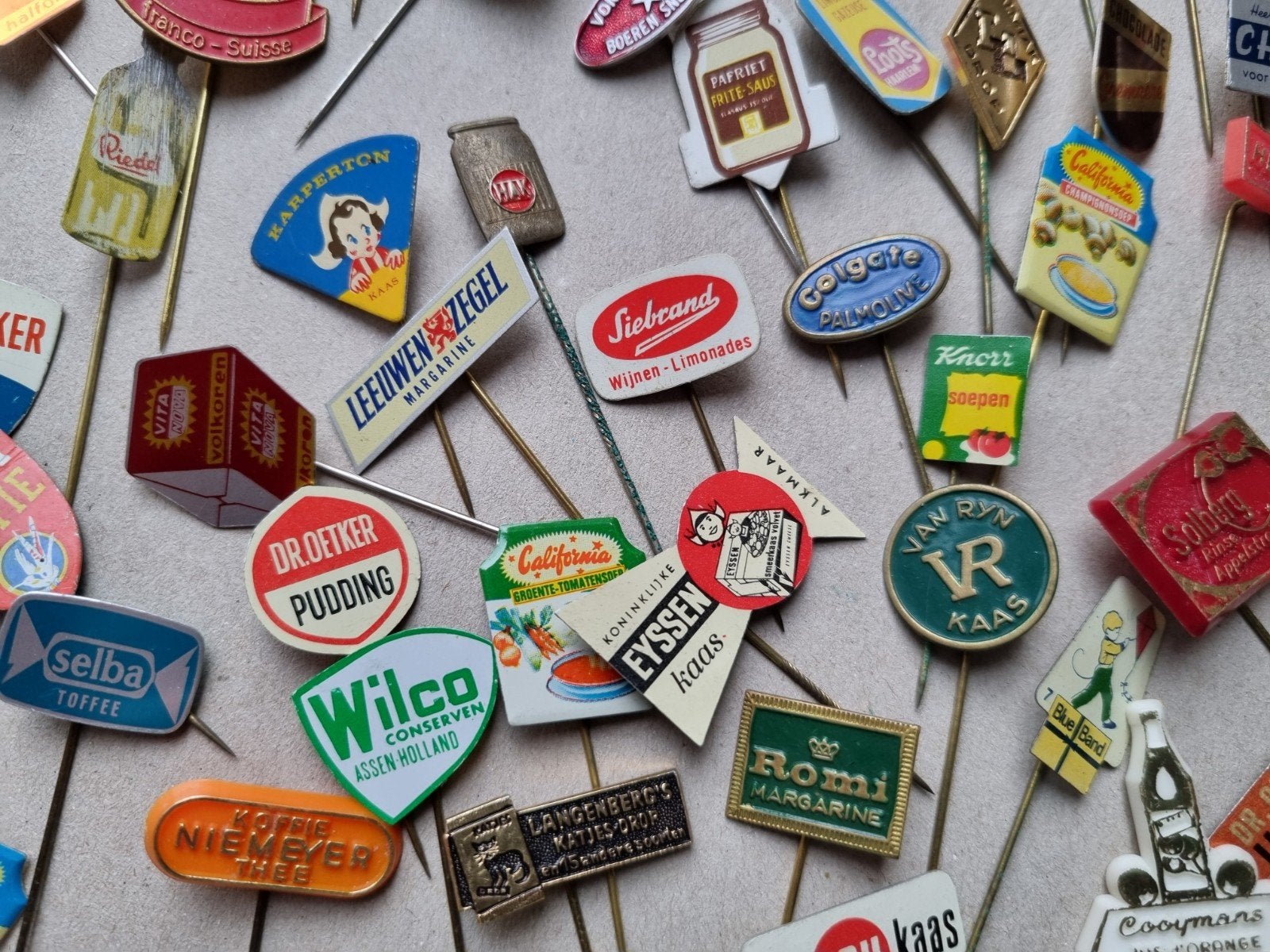 Speldjes merken en reclame, ruim 150 stuks, Verzamelen, Speldjes, Pins en Buttons, Ophalen of Verzenden, Gebruikt, Merk, Speldje of Pin
