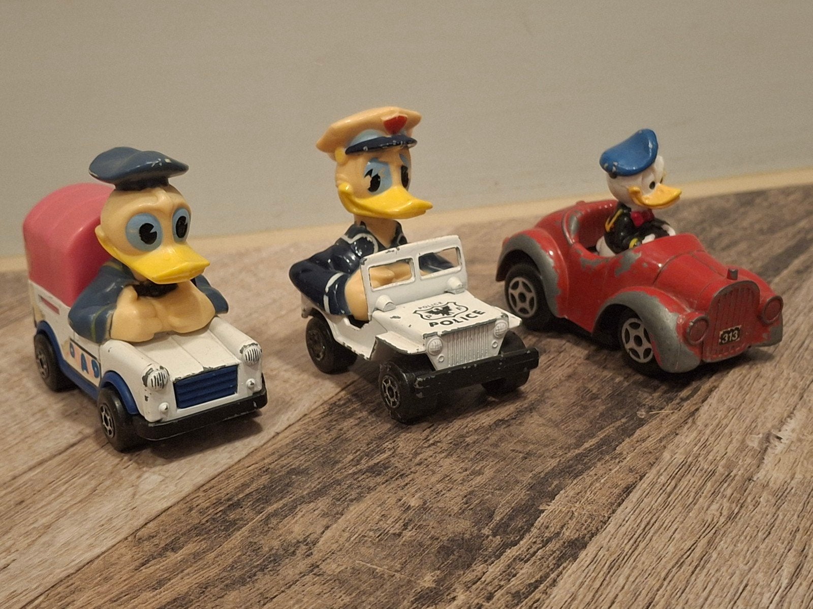 3 stuks Matchbox Disney Donald Duck 1:43 vintage auto's, Ophalen of Verzenden, Gebruikt, Auto, Matchbox