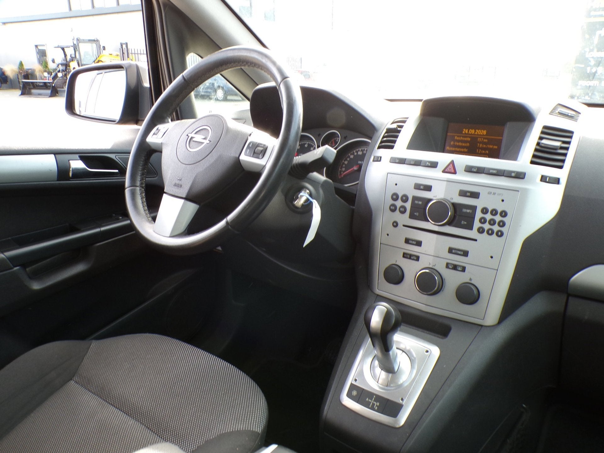 Opel Zafira 1.8 Cosmo Automaat!, Auto's, Gebruikt, 4 cilinders, Zwart, 14 km/l