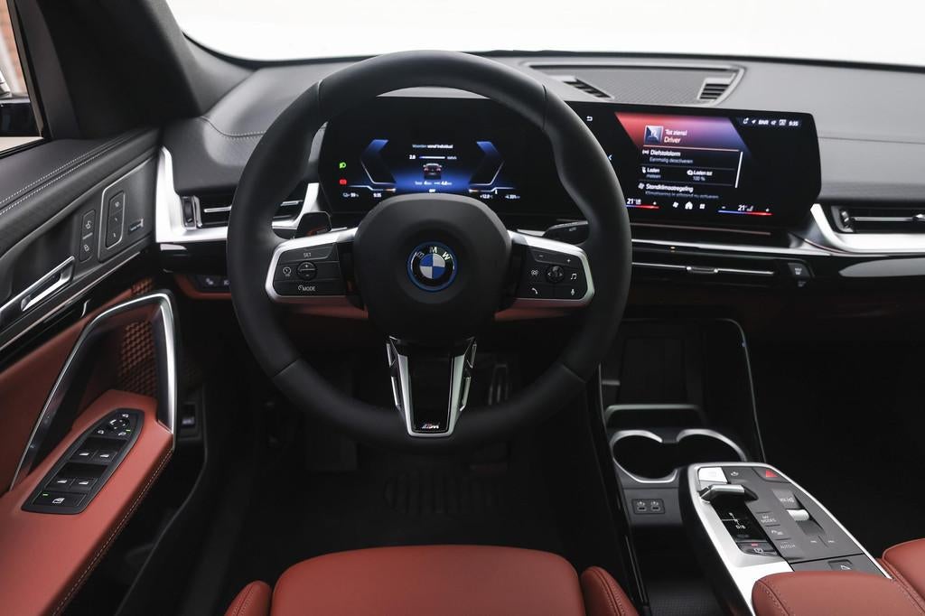 BMW iX2 eDrive20 M Sport / Panoramadak / Sportstoelen / M Ad, Auto's, BMW, IX2, Zwart, Leder, Nieuw