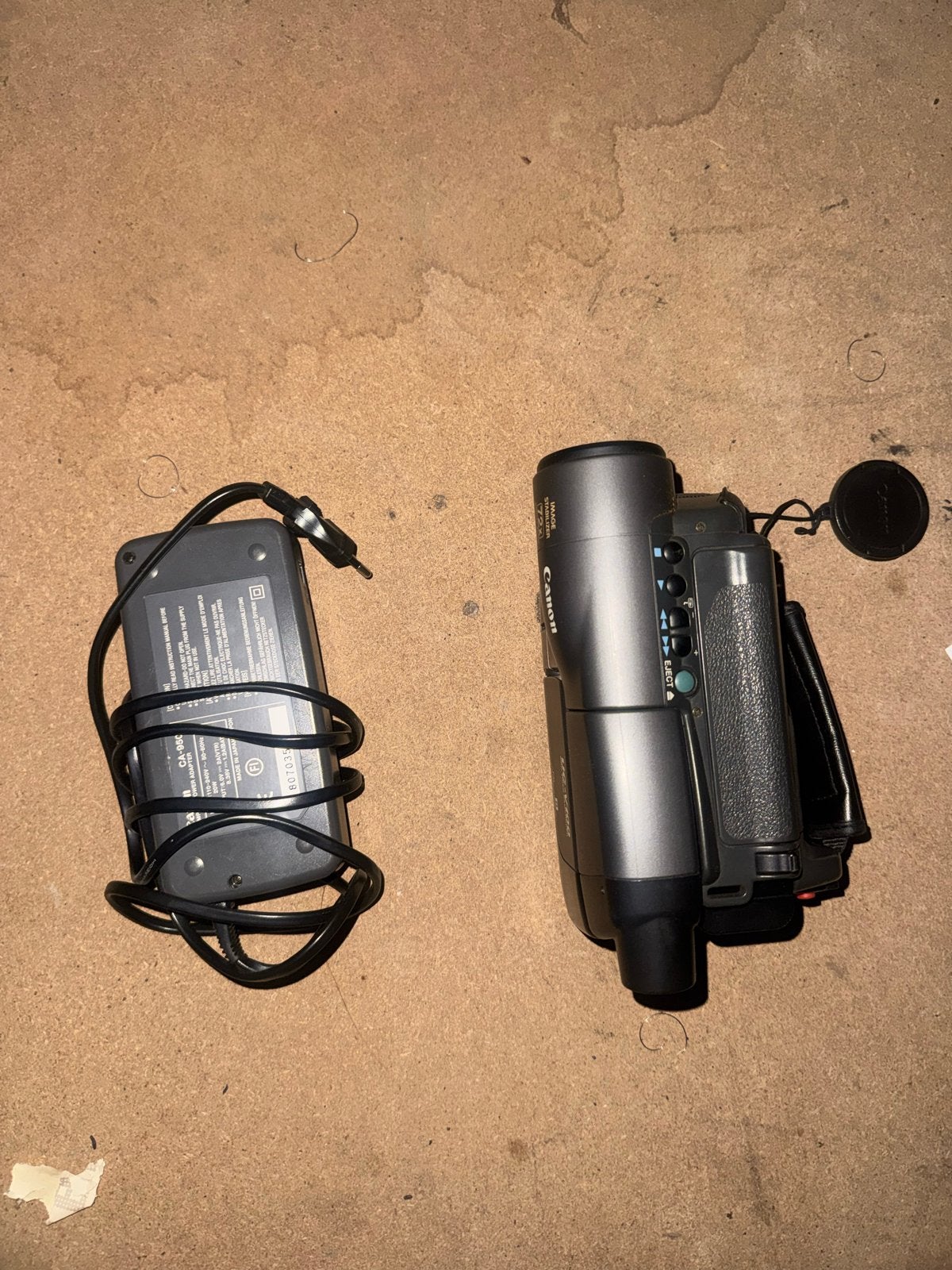 Canon UC-V100 Video Camera met Oplader, Ophalen of Verzenden, Overige soorten, Camera