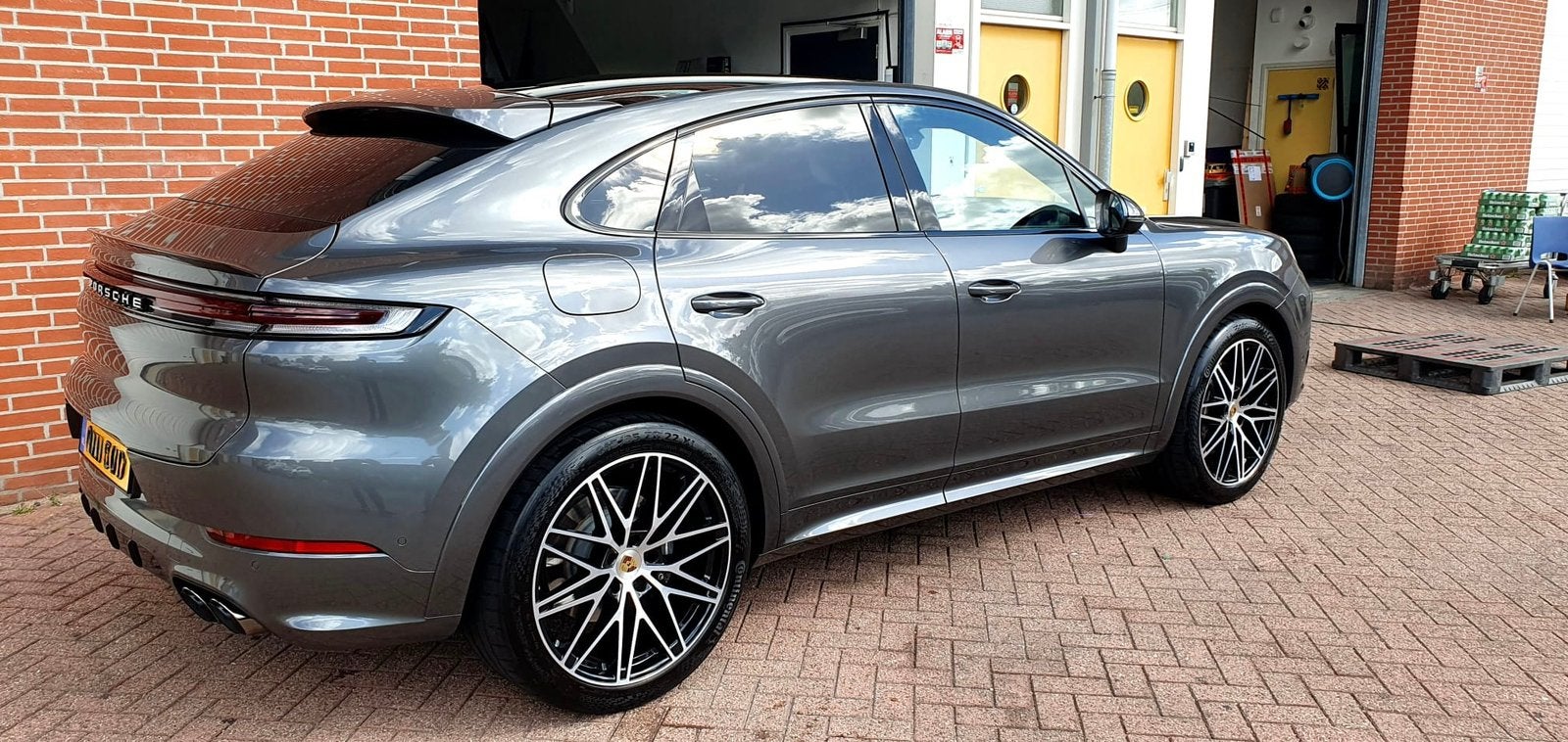 Porsche Cayenne 3.0 V6 470pk E-hybrid 2024 Grijs, Automaat, 2995 cc, Plug-in hybride, Vierwielaandrijving