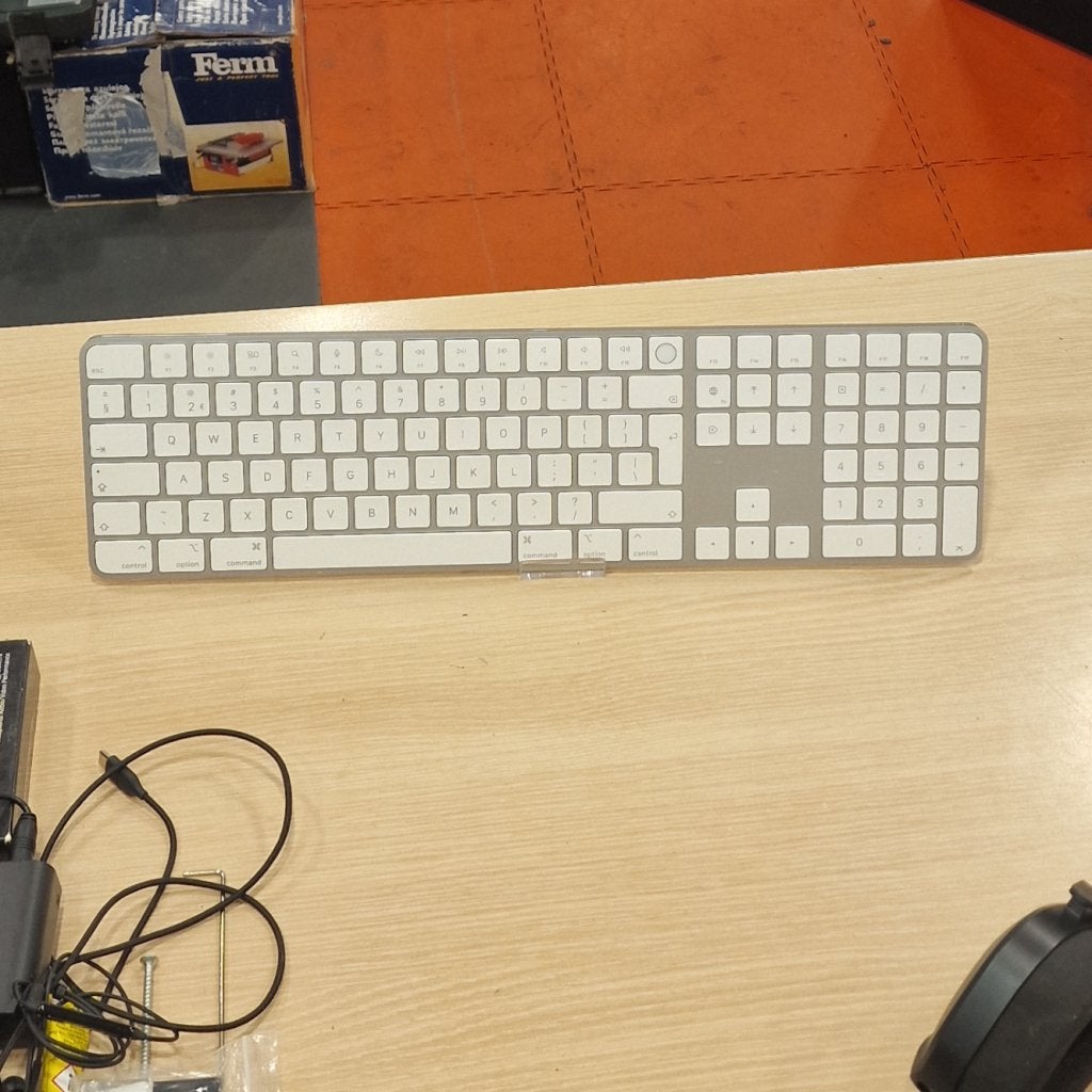 Apple Magic Keyboard met Touch ID, Computers en Software, Toetsenborden, Apple, Zo goed als nieuw, Support@apple.com, One Apple Park Way
Cupertino, CA 95014
United States