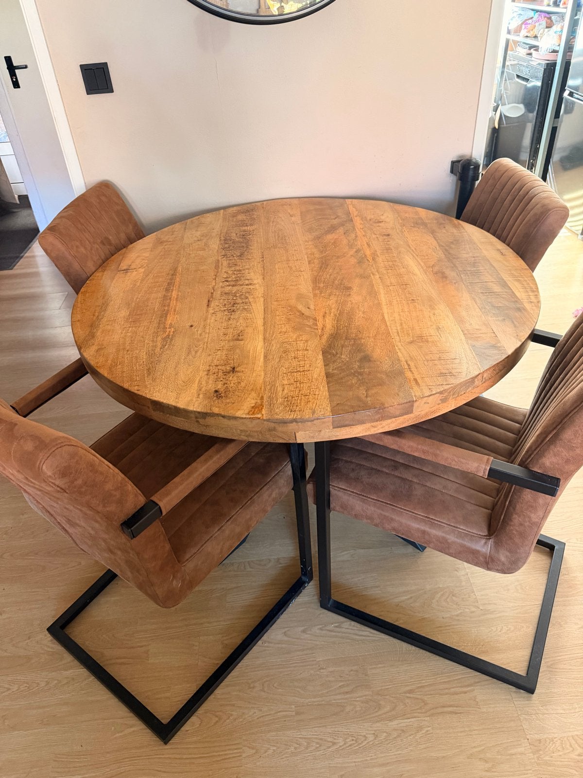 Ronde eettafel mangohout met zwart metalen onderstel, Ophalen, Gebruikt, 100 tot 150 cm, Rond