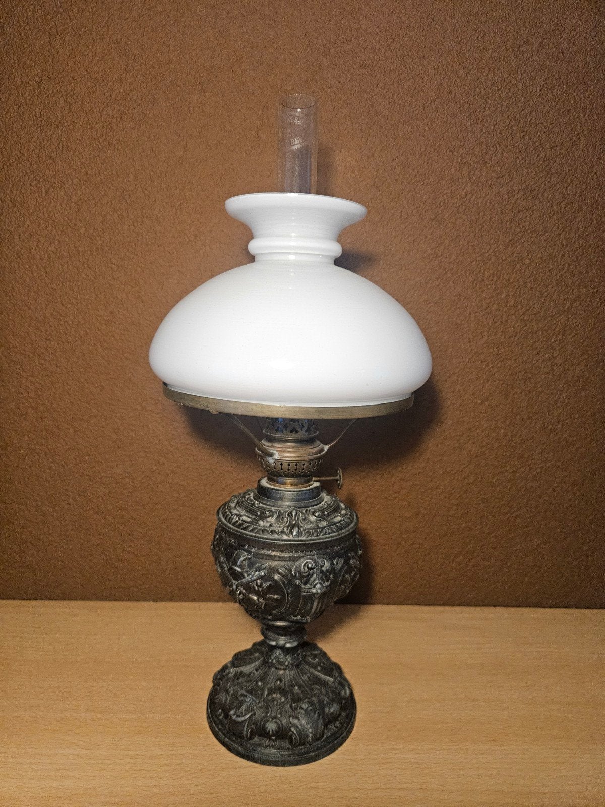 Antieke olielamp 48 cm hoog, compleet en in goede staat, Antiek en Kunst, Antiek | Lampen, Ophalen of Verzenden
