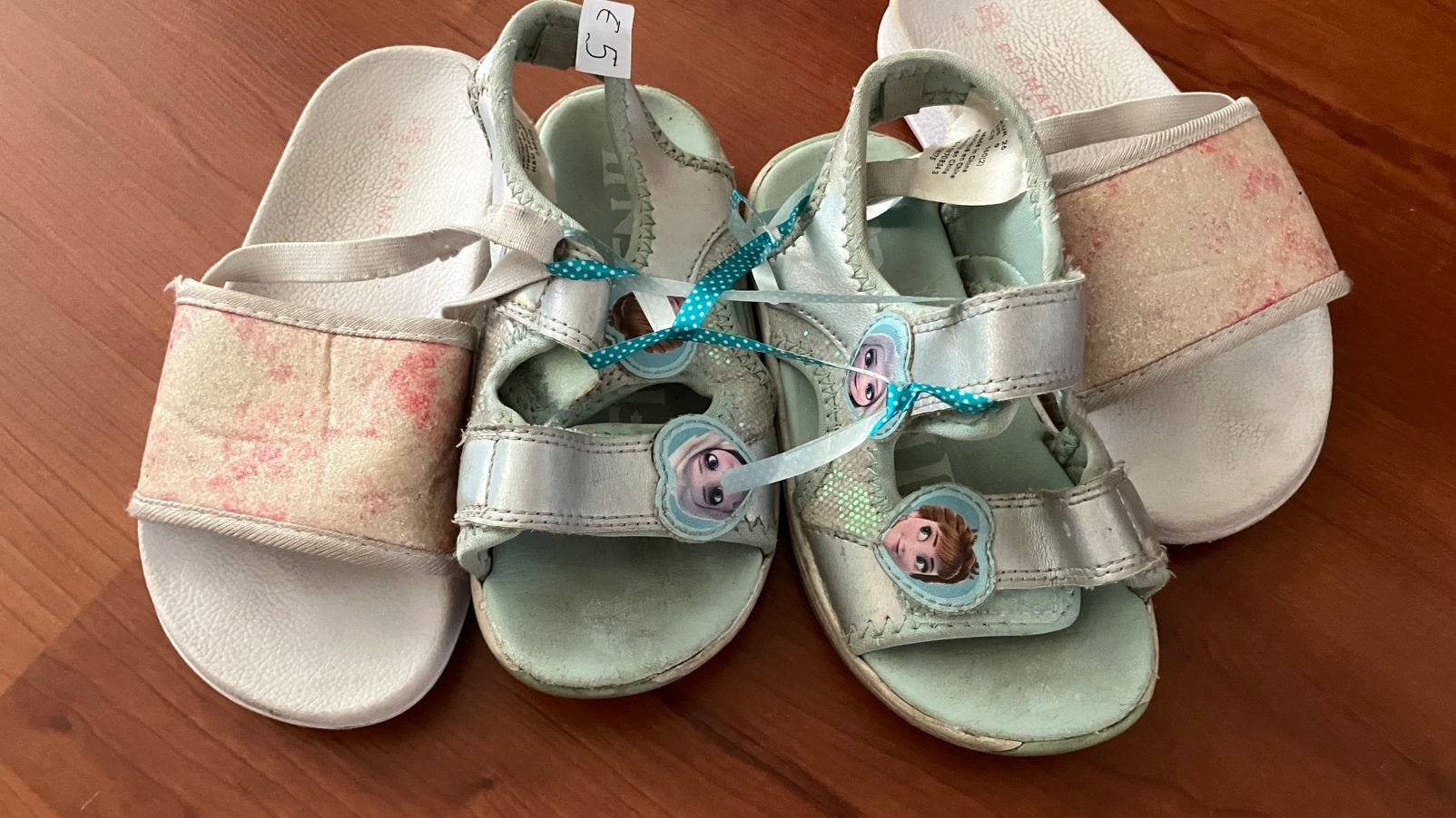 Frozen slippers + extra stel maat 26, Ophalen of Verzenden, Gebruikt, Meisje, Overige typen
