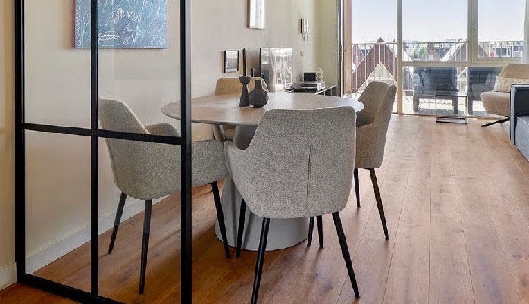 Moderne ronde eettafel met 4 stoelen, Huis en Inrichting, Tafels | Eettafels, Overige materialen, 100 tot 150 cm, Rond, Ophalen of Verzenden