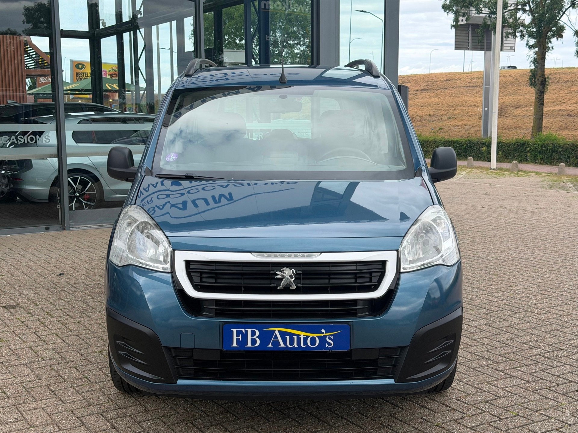 Peugeot Partner Tepee 1.2 PureTech Active Airco Cruise Navi, Auto's, Peugeot, Voorwielaandrijving, Stof, Gebruikt, 1199 cc