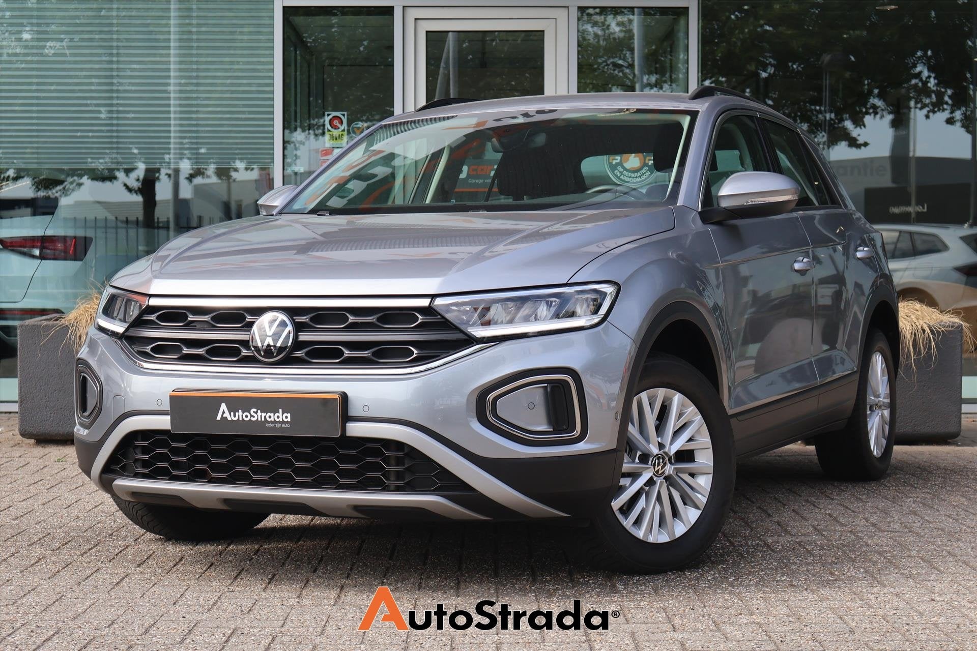 Volkswagen T-Roc 1.0 TSI Life 110pk I Trekhaak | ACC | Navi, Auto's, Volkswagen, Keurmerk '100% Onderhouden', Stof, Gebruikt, Met garantie (alle)