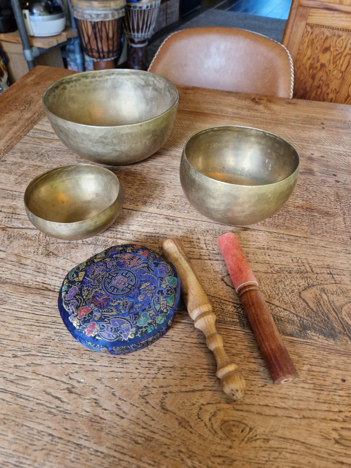 3 klankschalen met stokken en kussen, Ophalen of Verzenden, Gebruikt, Melodische percussie