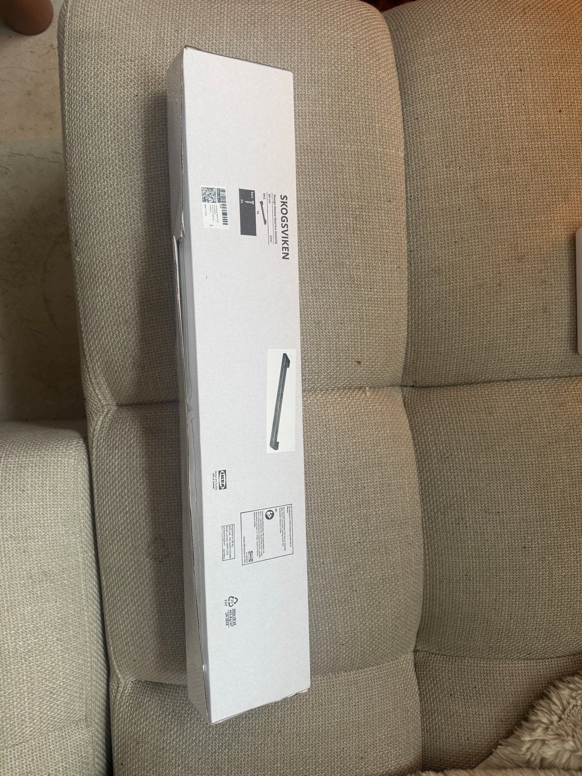 IKEA SKOGSVIKEN Handdoekrek 60 cm Zwart (excl. schroeven), Ophalen, Overige typen, IKEA, Nieuw