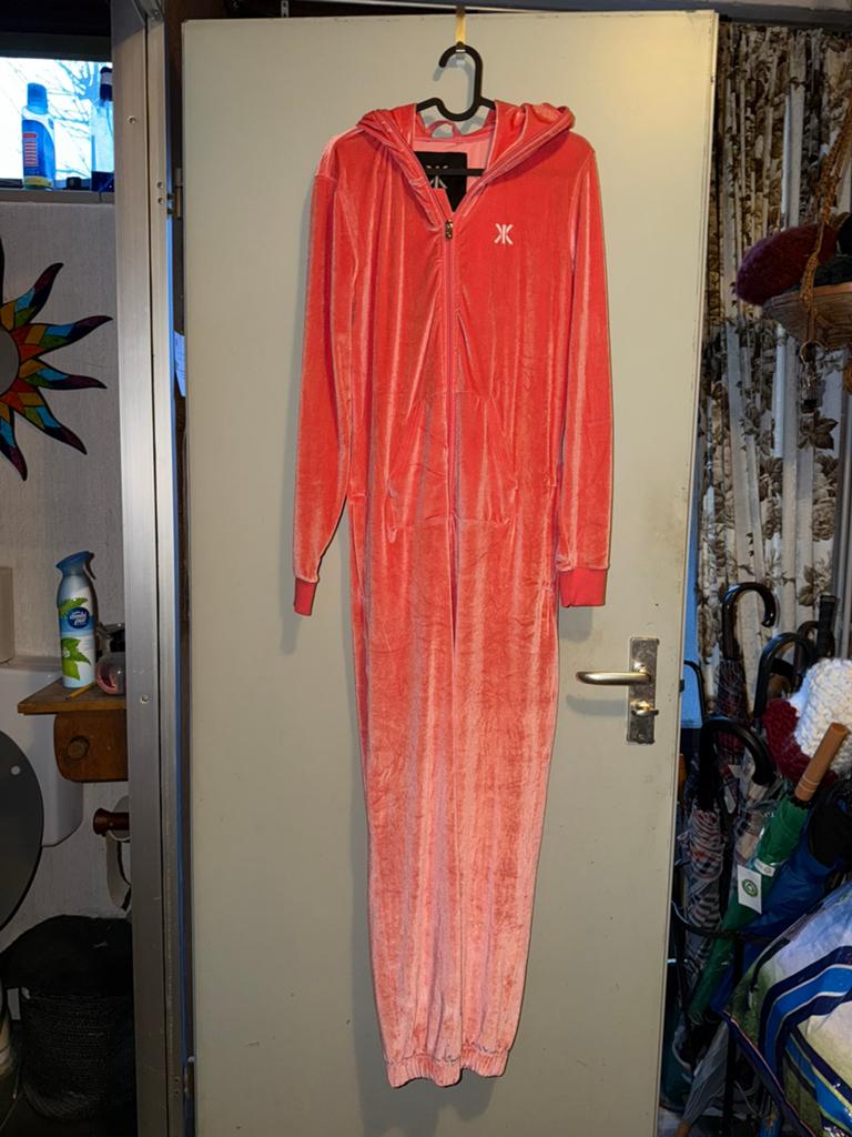 Rose, fluwelen onesie van Onepiece Mt M/XS, Ophalen of Verzenden, Zo goed als nieuw, Maat 34 (XS) of kleiner, Roze