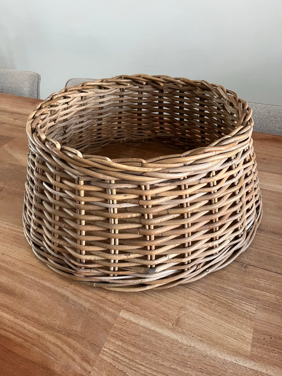 Decoratieve rieten mand voor onder de kerstboom, Ophalen, Gebruikt, Landelijk, Natuurlijk materiaal