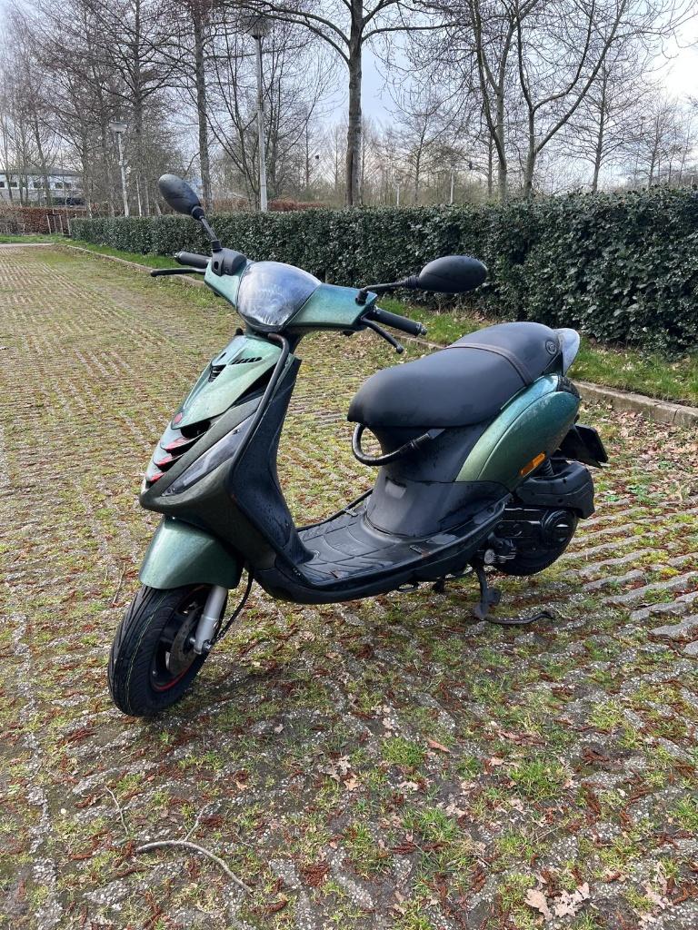 Piaggio Zip iGet, Fietsen en Brommers, Scooters | Piaggio, Gebruikt, Zip, Maximaal 25 km/u, Benzine, Ophalen
