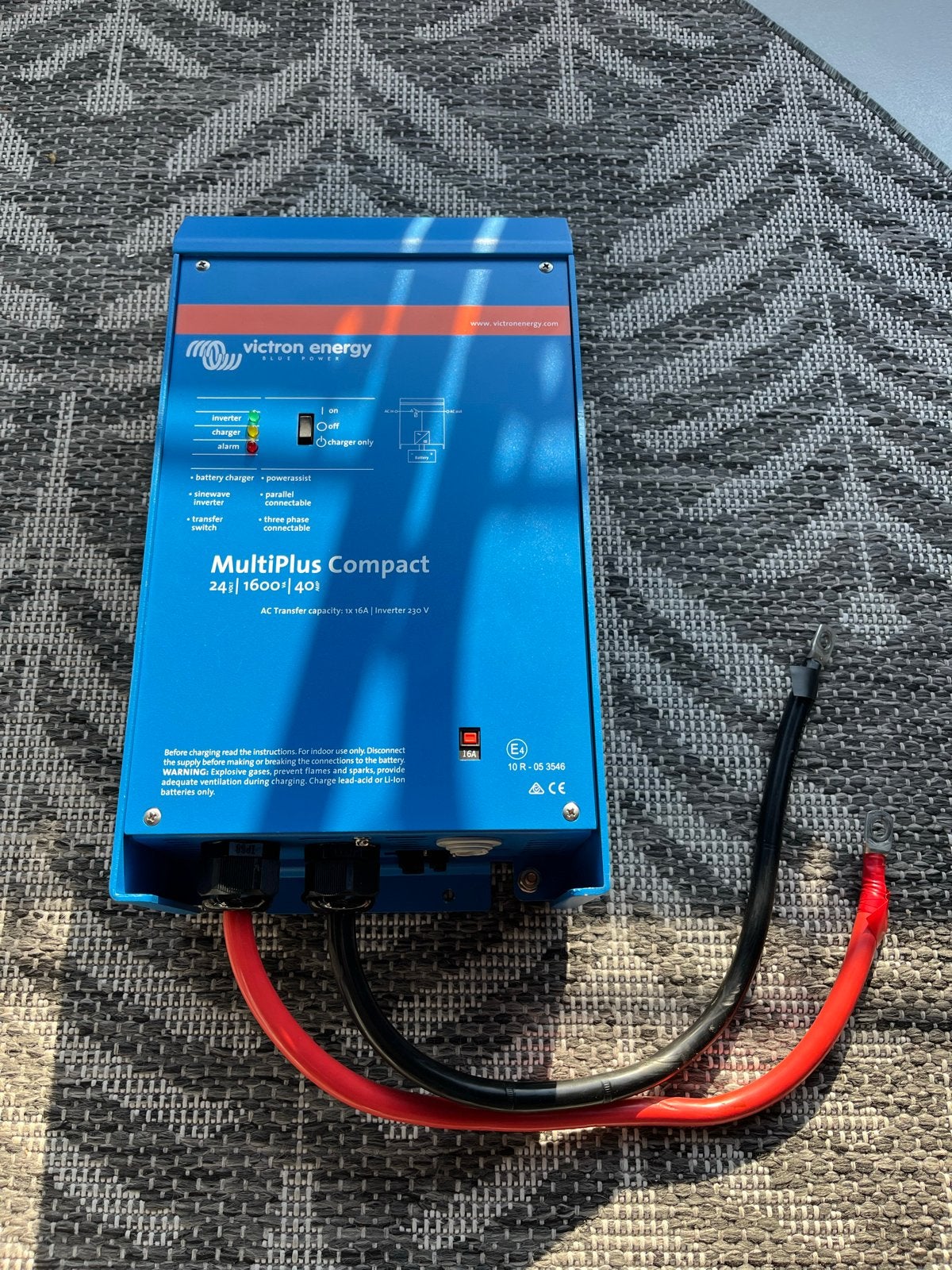 Victron Energy MultiPlus Compact 24/1600/40-16, Zo goed als nieuw