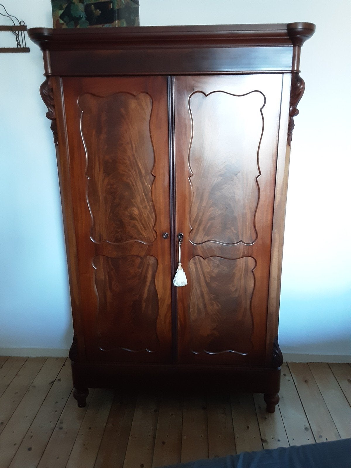 Te koopaangeboden een oude mahonie kast, Antiek en Kunst, Ophalen