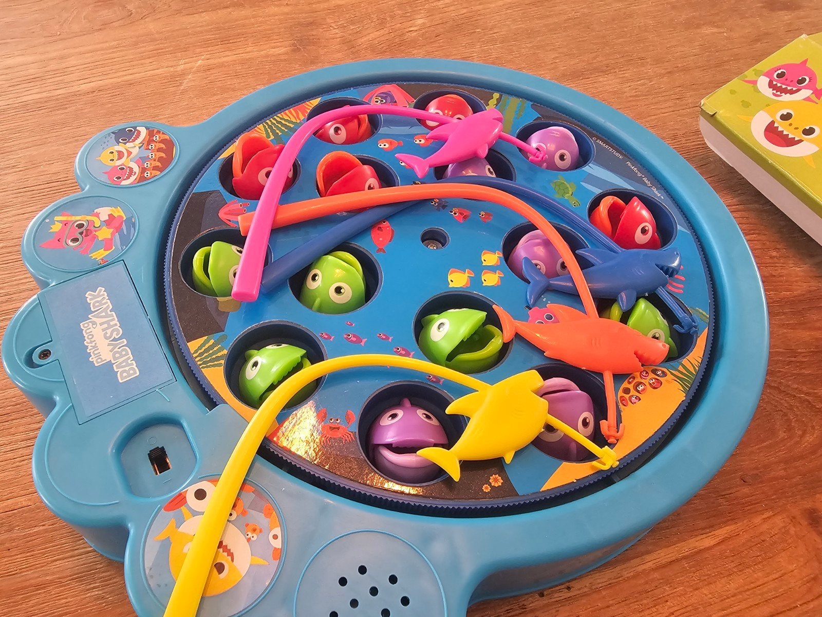 Baby Shark Let's Go Hunt! visspel inclusief batterijen, Ophalen, Zo goed als nieuw, Overige typen, Met geluid