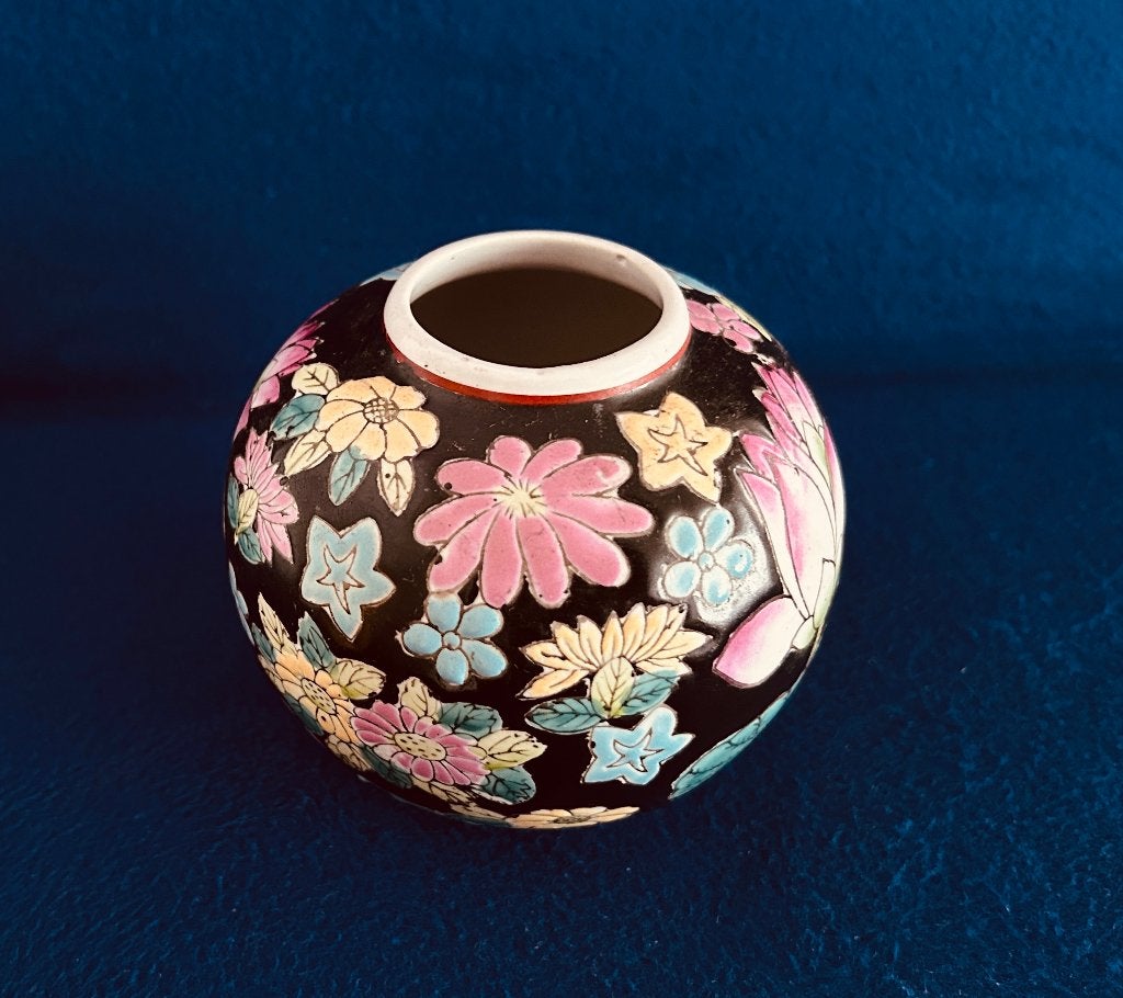Vintage Chinese Famille Noire Bolvaas • Lotus & Bloesem 12h, Ophalen