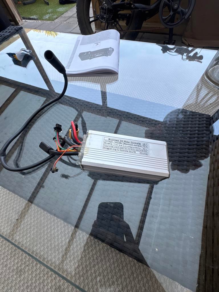 V8 Controller Zwarte Motorkabel Opvoerbaar T/m 50 km/u, Ophalen of Verzenden, Zo goed als nieuw