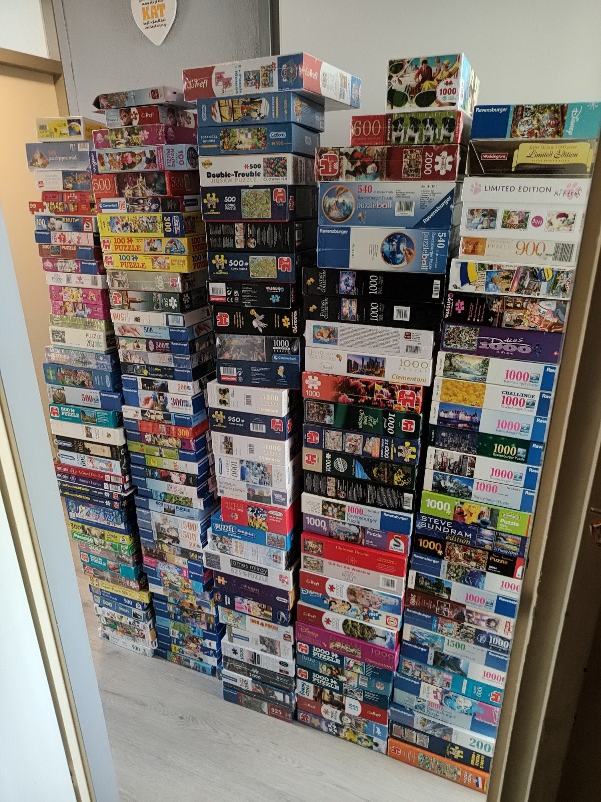 169 puzzels te koop max 2000 stukjes, zitten ook nieuwe bij, Hobby en Vrije tijd, Ophalen of Verzenden, 500 t/m 1500 stukjes, Zo goed als nieuw
