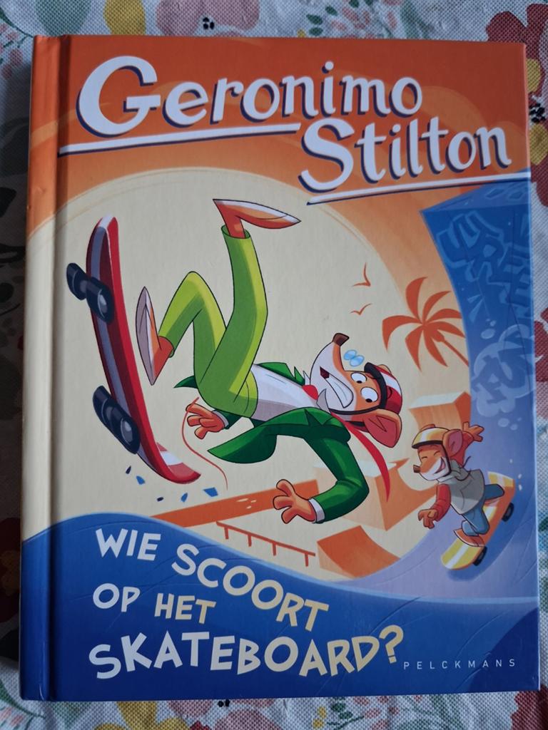 Geronimo Stilton - Wie scoort op het skateboard?, Boeken, Fictie algemeen, Geronimo Stilton, Ophalen of Verzenden, Zo goed als nieuw