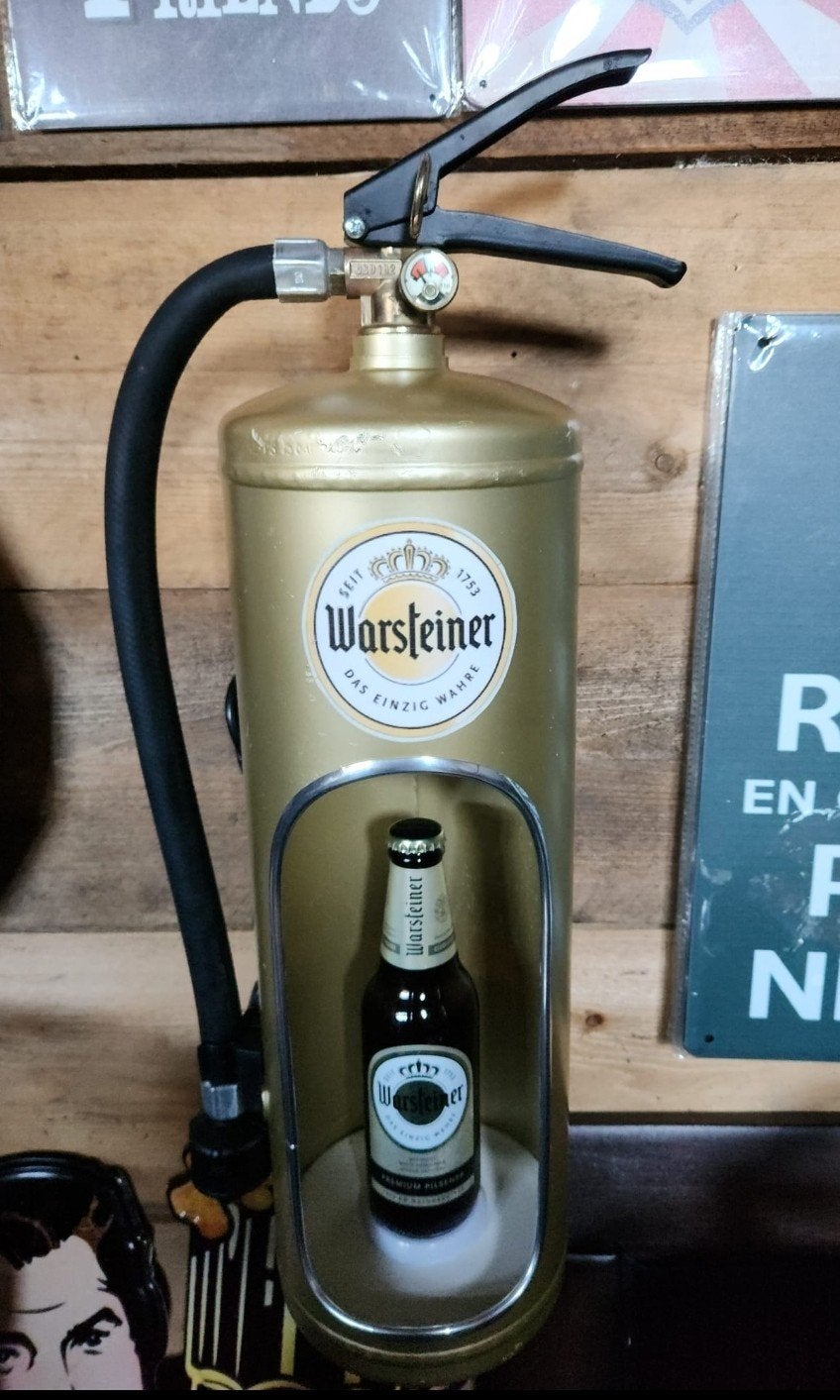 Mooie WARSTEINER brandblusser met ledverlichting, Verzamelen, Biermerken, Ophalen of Verzenden, Nieuw, Reclamebord, Plaat of Schild