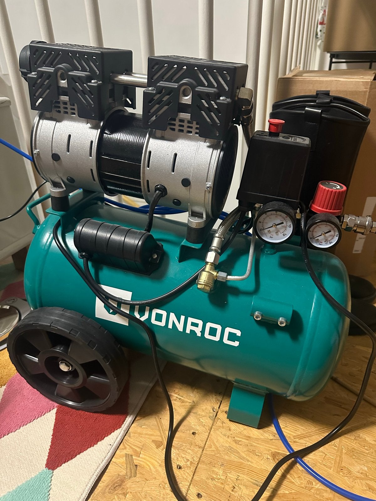 Nieuw in Doos Vonroc Stille Compressor 24L, 8 bar, Olievrij, 6 tot 10 bar, Nieuw, Ophalen of Verzenden, Minder dan 200 liter/min