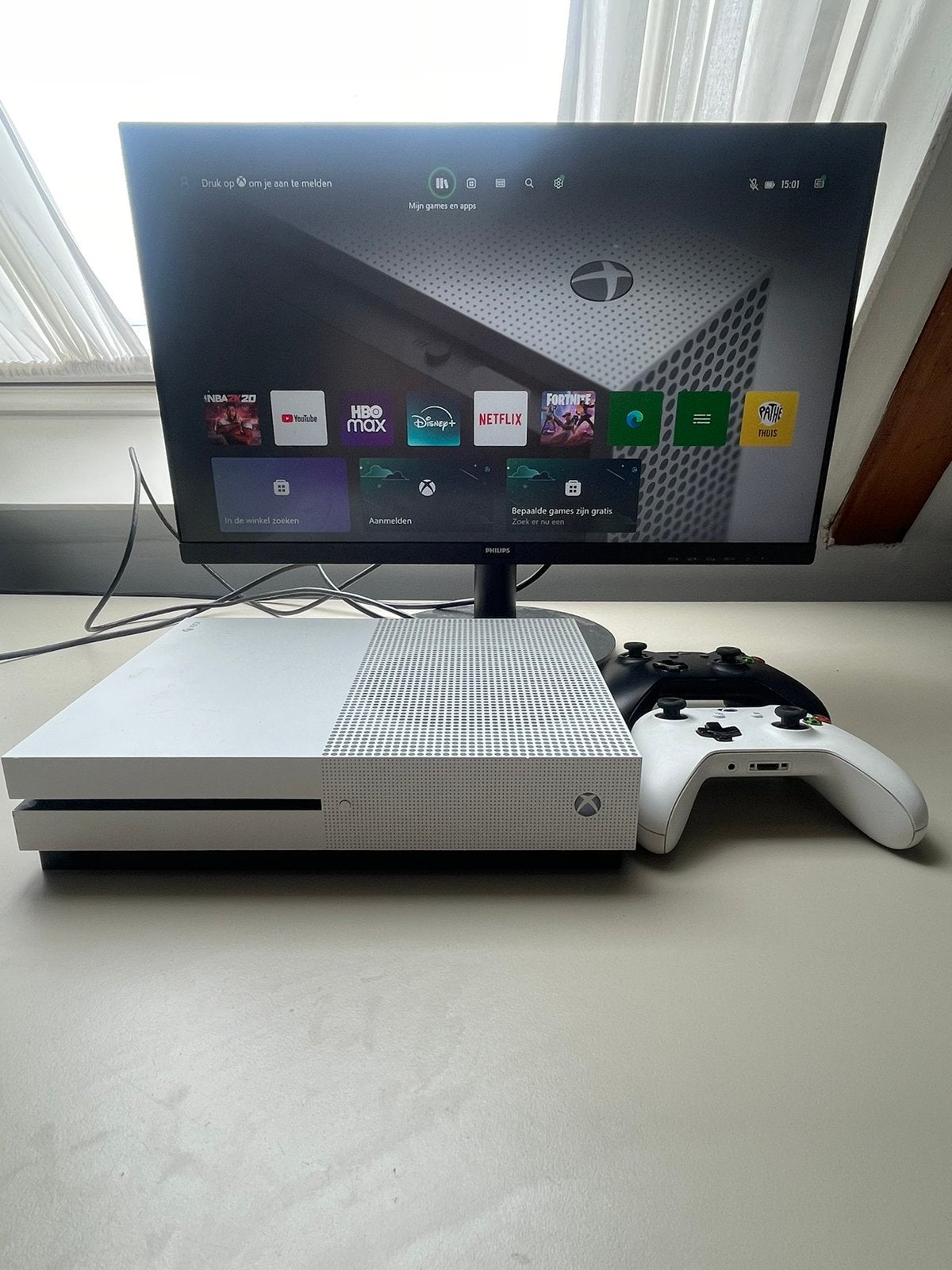 Xbox One S + 2 controllers + 5 games, Spelcomputers en Games, Spelcomputers | Xbox One, Ophalen, Zo goed als nieuw, 500 GB, Met 2 controllers