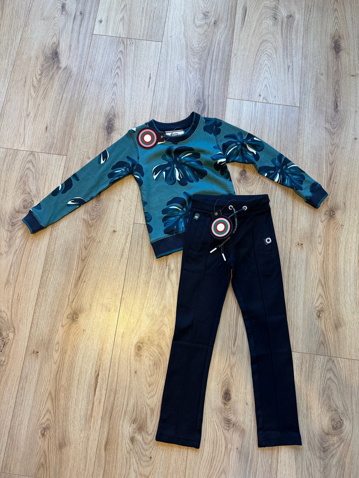 Mooi setje 4ff Funky Flavours 110-116 trui en broek, Ophalen of Verzenden, Zo goed als nieuw, Jongen, Setje