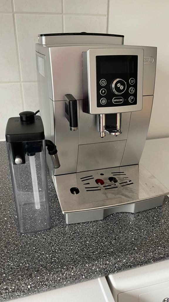 De'Longhi ECAM 23.450 Koffiemachine met defect scherm, Ophalen, Afneembaar waterreservoir, Gebruikt, Koffiemachine