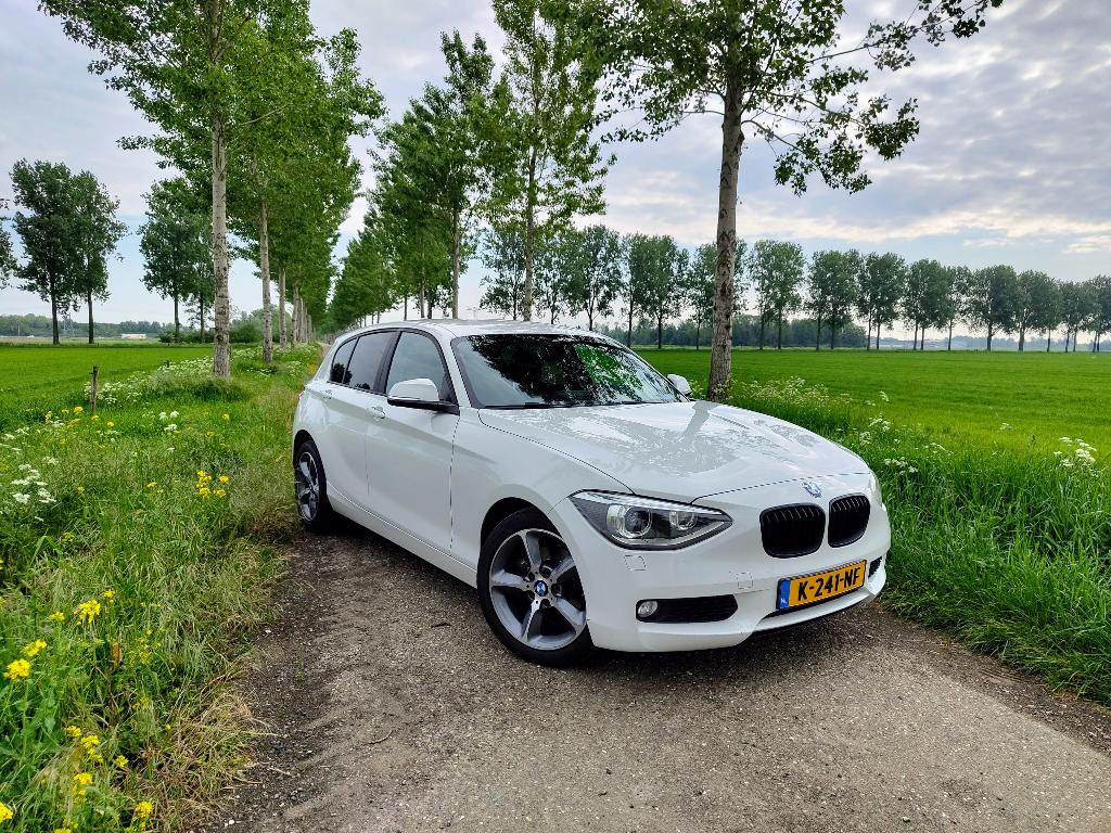 BMW 1-Serie 118I 170PK Automaat|Bi-Xenon|Cruise|Trekhaak|Sto, Auto's, 4 cilinders, Wit, Particulier, 170 pk