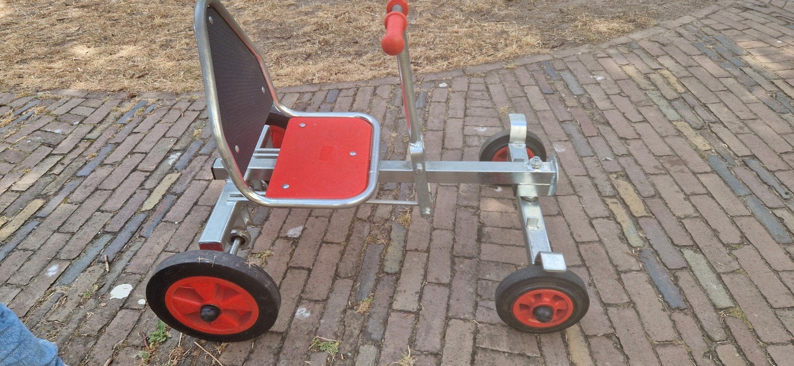 Stabiele skelter met 4 wielen en comfortabele zitting, Kinderen en Baby's, Speelgoed | Buiten | Skelters, Ophalen of Verzenden