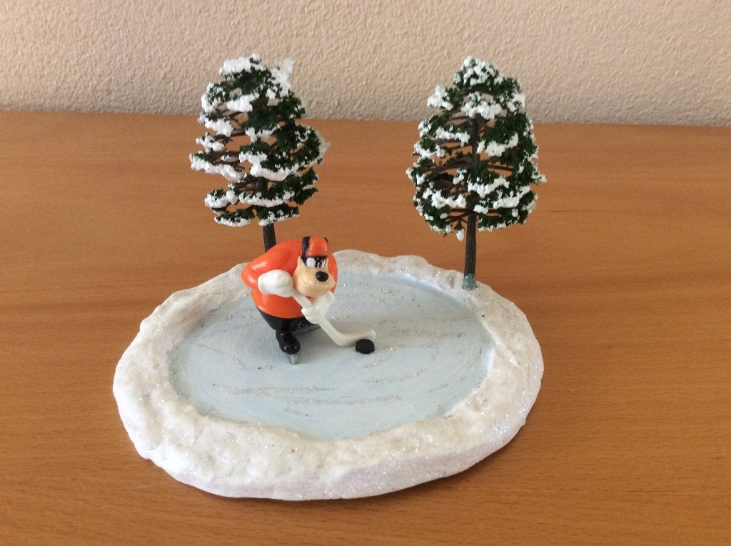 Disney Boris Boef - beeldje - vijver - kerstdorp, Ophalen of Verzenden, Overige figuren, Zo goed als nieuw, Beeldje of Figuurtje