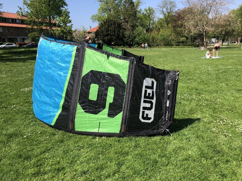 Kite set 7m 9m + bar - slingshot fuel 2015 (kitesurfset), 9 m², Geen board, Ophalen of Verzenden, Zo goed als nieuw