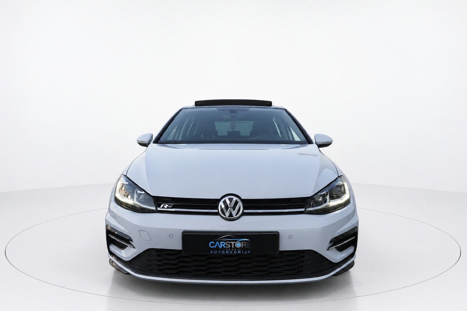 Volkswagen Golf 1.5 TSI Highline 3x R LINE PANO VIRTUAL CAM, Auto's, Voorwielaandrijving, 4 cilinders, 150 pk, Wit