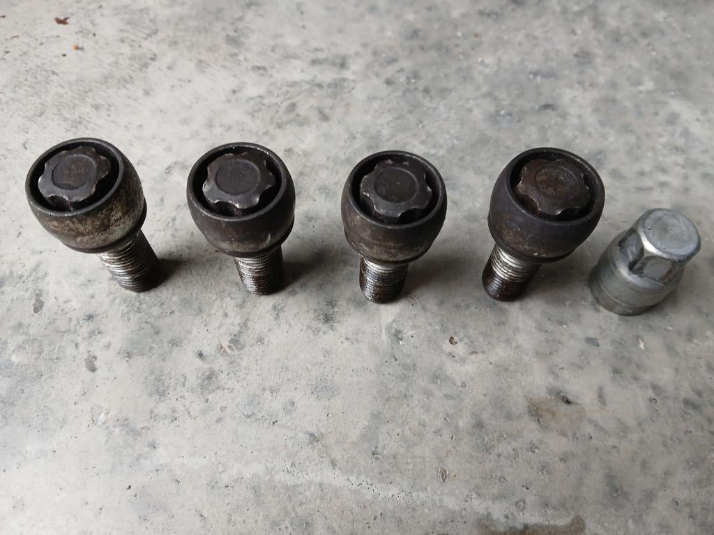 Slotbouten., Ophalen of Verzenden, Mercedes-Benz