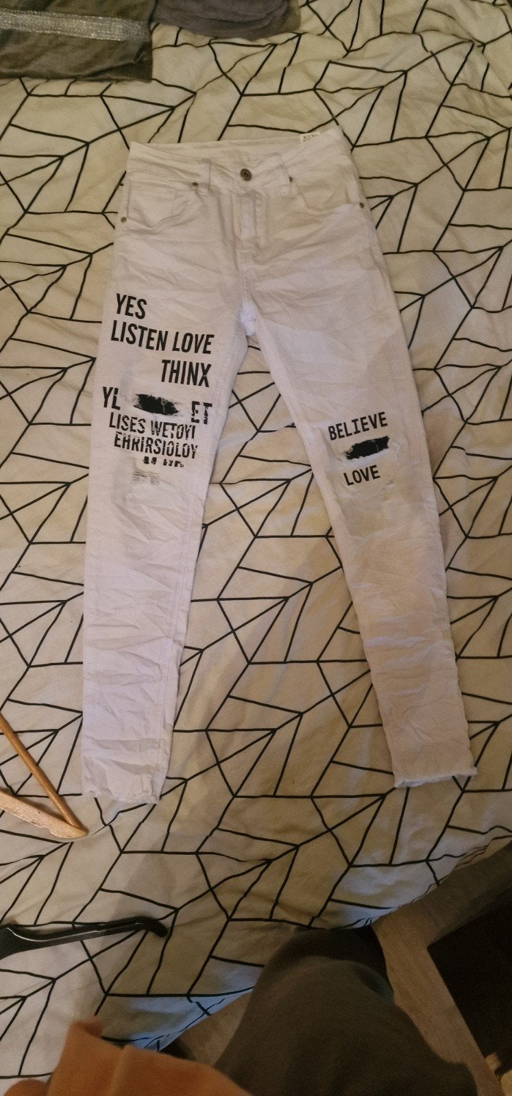 Nieuwe witte jeans met opdruk, Kleding | Dames, Spijkerbroeken en Jeans, Ophalen of Verzenden