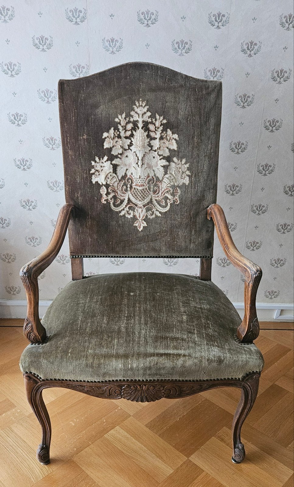 Een royale antieke "kasteel" stoel met leuningen, Ophalen