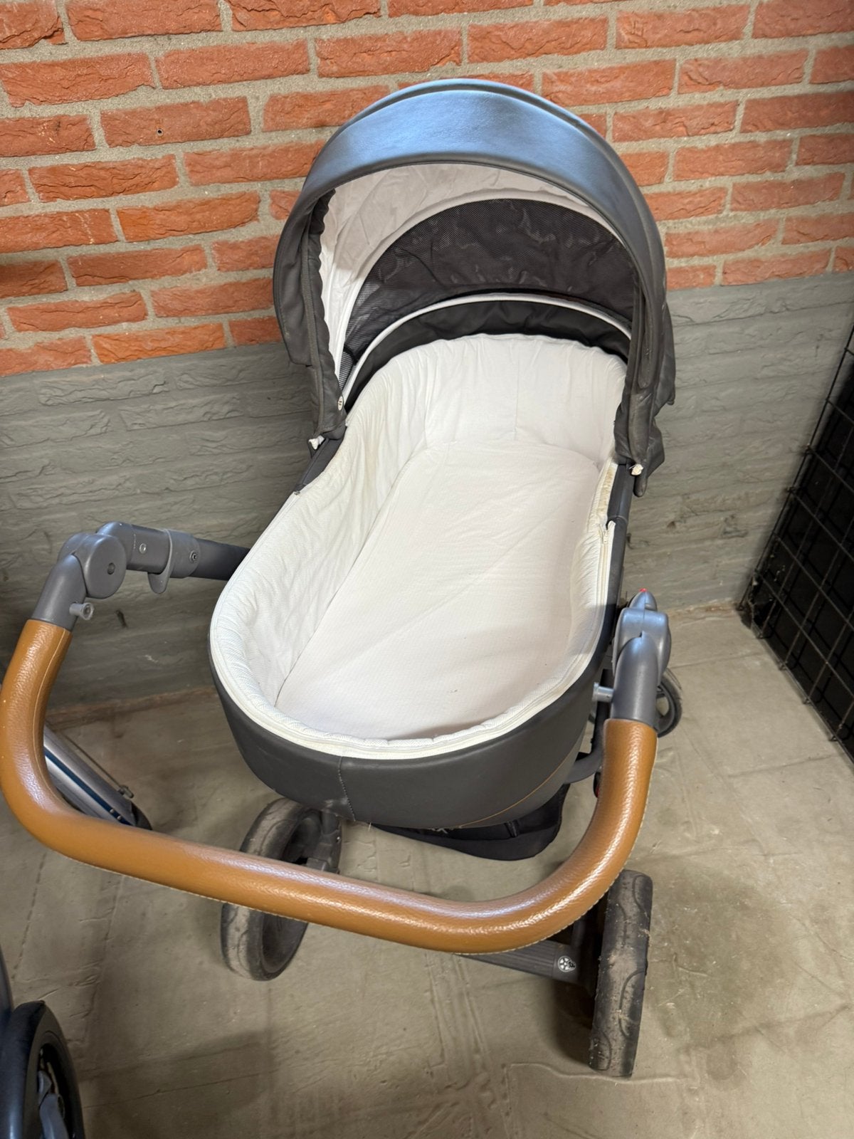 Quax Combiwagen Grijs met Bruine Details, Kinderen en Baby's, Kinderwagens en Combinaties, Gebruikt, Combiwagen, Met reiswieg