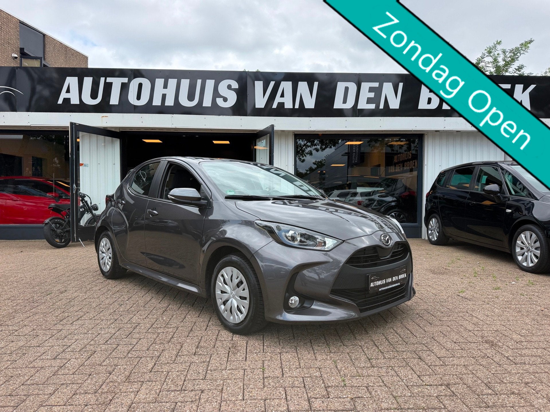 Mazda 2 Hybrid 1.5 Hybrid|Navi|Led|Adaptive Cruise|Carplay|C, Auto's, Mazda, Stof, Gebruikt, Zwart, Bedrijf