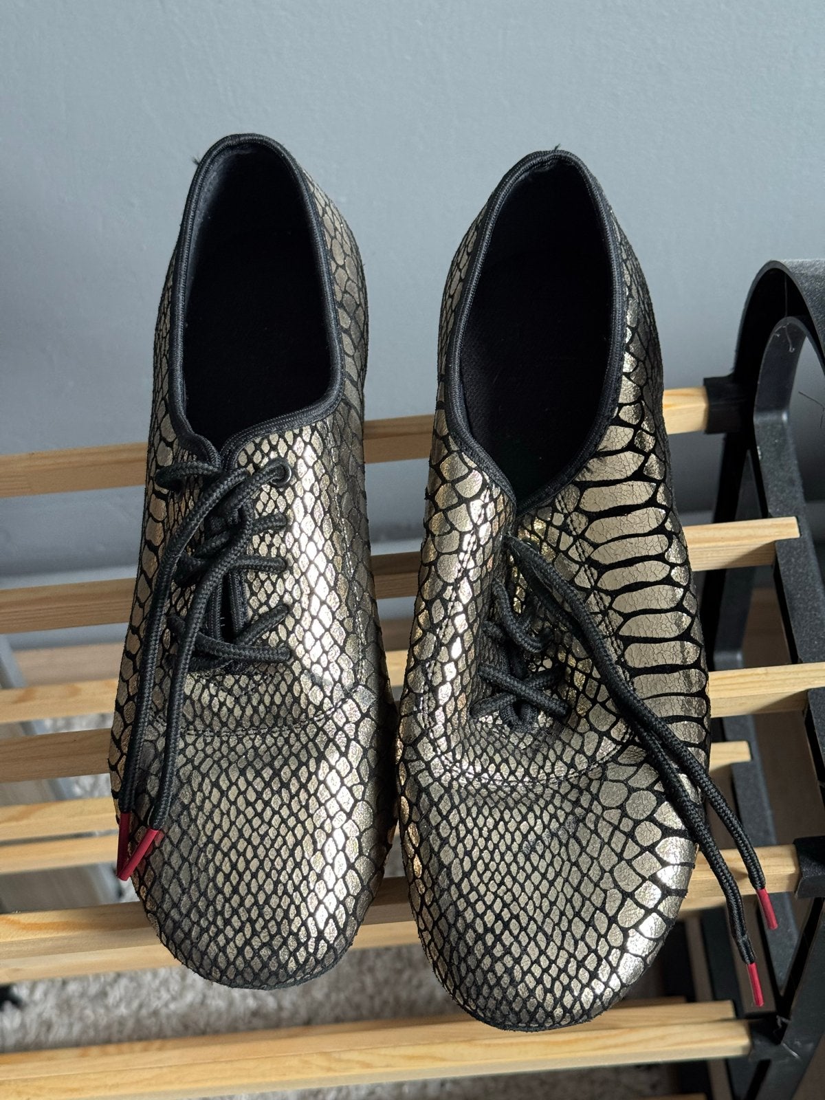 Goudkleurige dansschoenen met slangenprint, Overige kleuren, Dansschoenen, Ophalen of Verzenden, Zo goed als nieuw