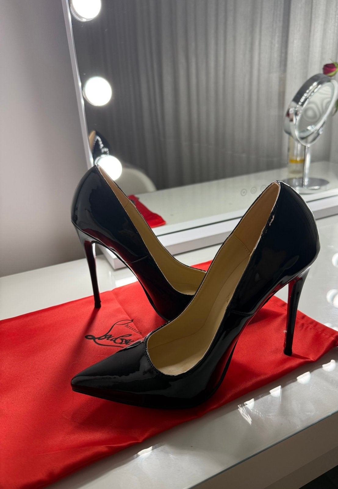 Christian Louboutin hakken dames, Ophalen of Verzenden, Zo goed als nieuw, Zwart
