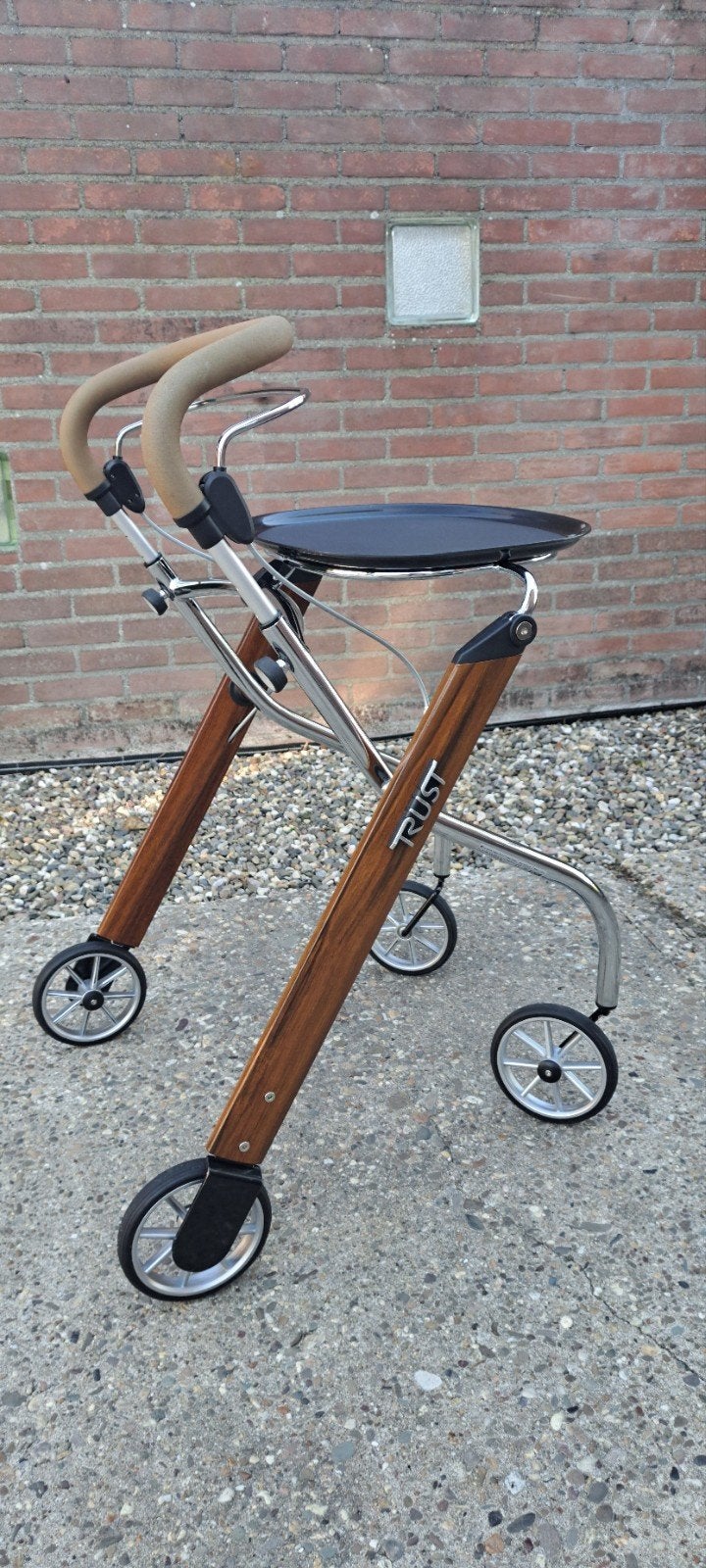 Trust indoorrollator- walnoot, Ophalen, Lichtgewicht, Zo goed als nieuw