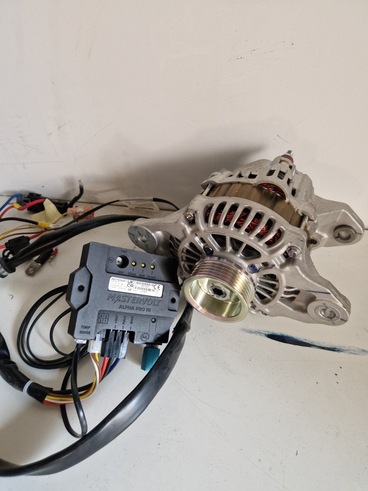 Mastervolt Alpha Pro III Dynamo 12v 115A met regelaar, Ophalen of Verzenden, Zo goed als nieuw, Lijn of Blok
