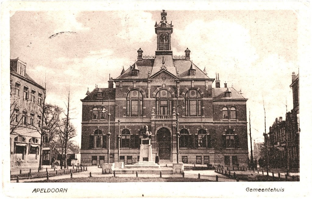 804666	Apeldoorn	Gemeentehuis	1923	Gelopen met Overdrukzegel, Ophalen of Verzenden, 1920 tot 1940, Gelopen, Gelderland