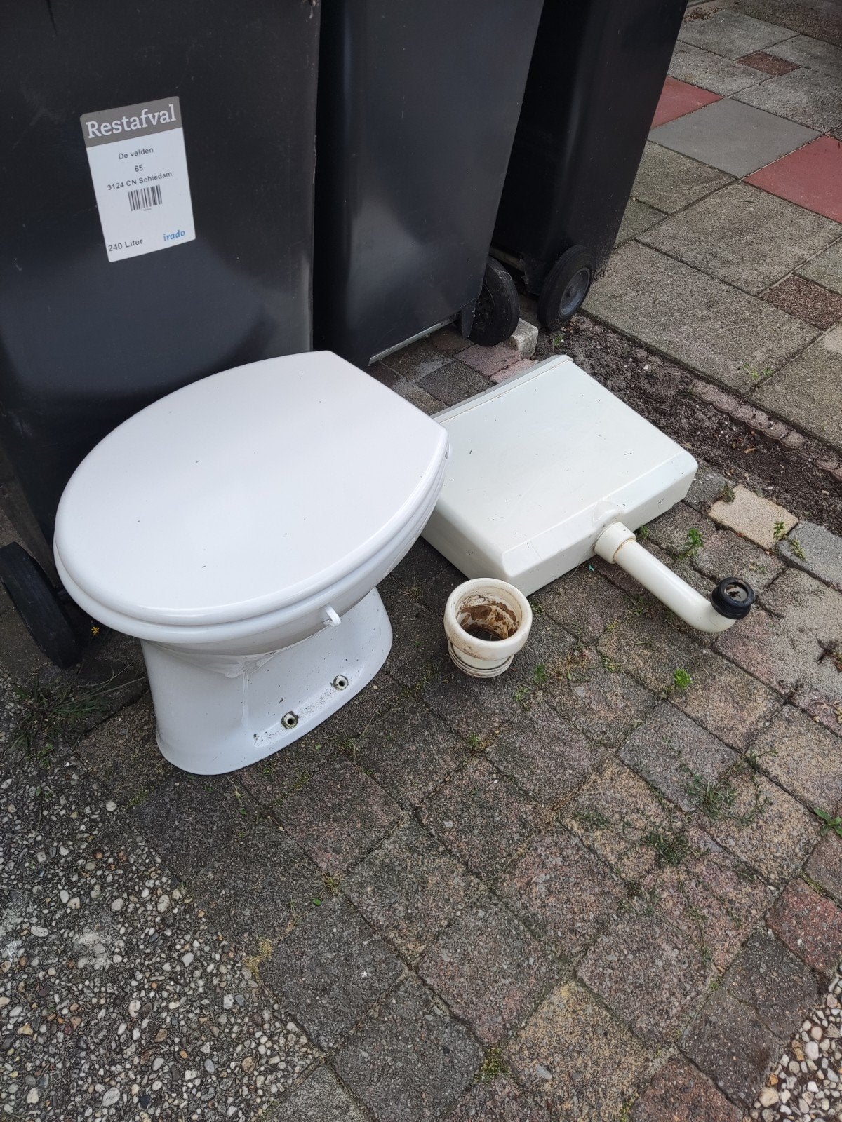 Gebruikt toilet met stortbak, gratis af te halen, Doe-het-zelf en Verbouw, Sanitair, Ophalen of Verzenden, Gebruikt, Toilet