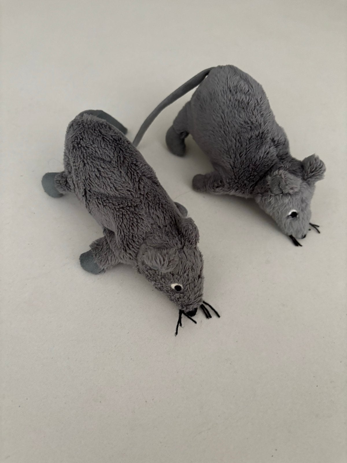 IKEA 2x Grijze Pluche Muizen Knuffels mus gorig!, Muis, Grijs, Ophalen of Verzenden, Zo goed als nieuw