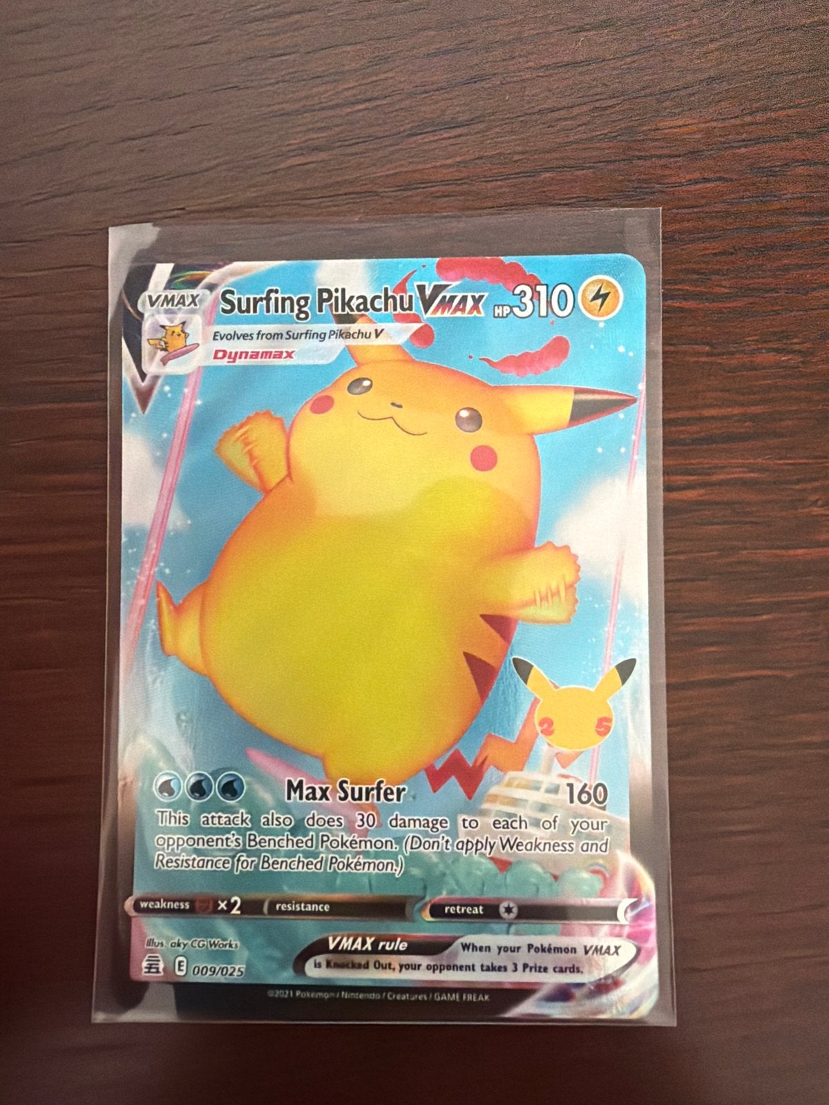 Surfing Pikachu VMAX 009/025, Ophalen of Verzenden, Gebruikt, Losse kaart